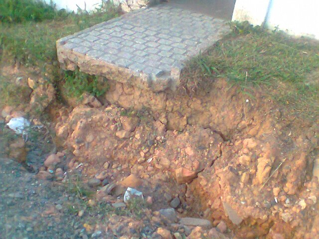 Más condições em ruas do bairro Vila das Flores em Mafra (2)