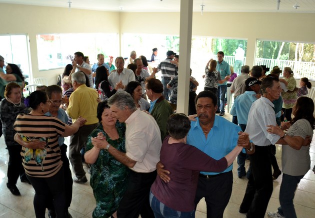 Grupo (2)