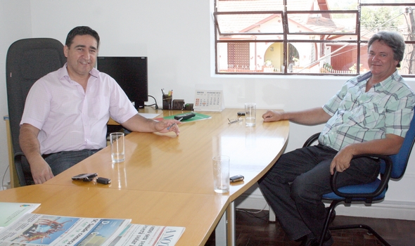 Prefeito Jango surpreende e faz visita à Câmara de Vereadores de Mafra