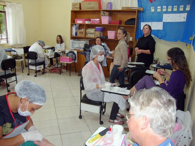 Capacita - Aula prática de Manicure e pedicure