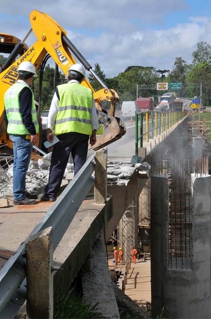 As obras de alargamento da ponte vão dar segurança aos motoristas e pedestres