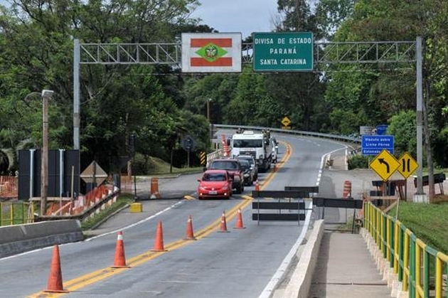Os motoristas devem ficar atentos aos semáforos e ao sistema de para e siga