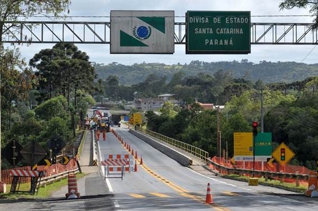 Os motoristas devem ficar atentos aos semáforos e ao sistema de para e siga(2)