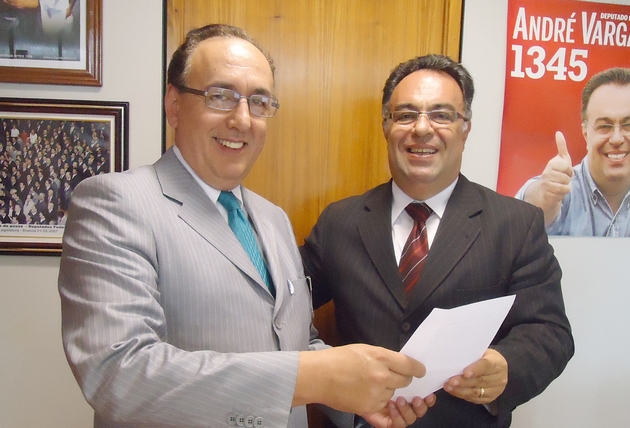 Paizani e deputado André Vargas