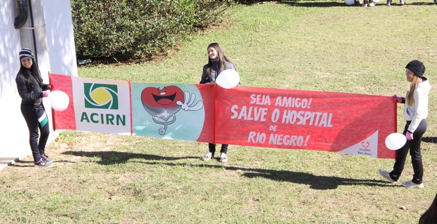 Abraço coletivo alunos - Hospital de Rio Negro (8)