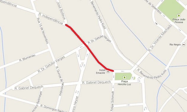 Rua enterditada para melhorias