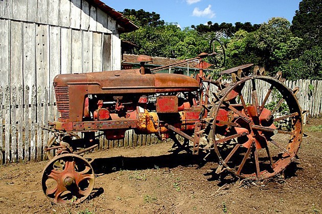Turismo Rural - Trator mais antigo da região