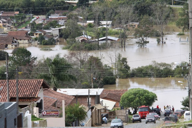 POLICIAL - Morte na enchente