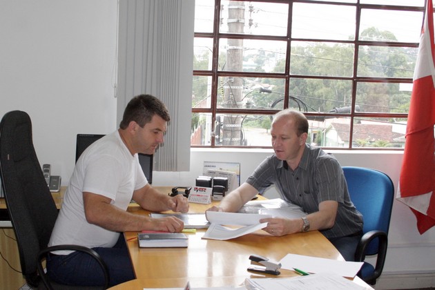 Reforma-1 - Visita do vereador itaiopolense Alcides Nieckarz