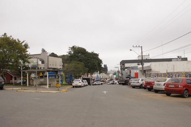 Mudança sentido de rua - Praça dos Bancos (2)