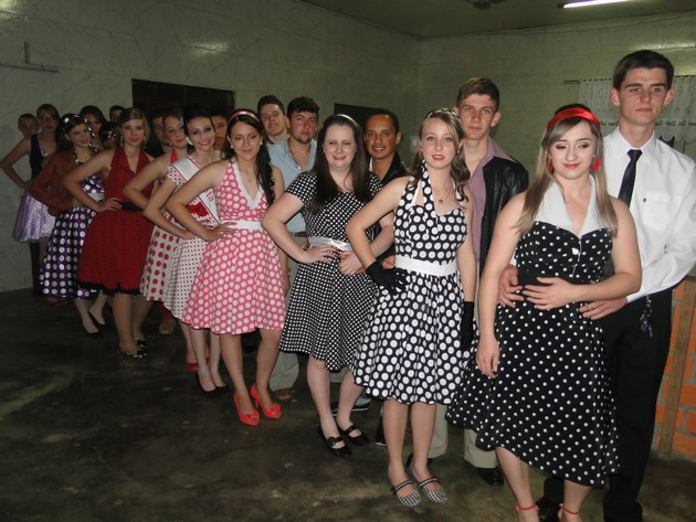 PJ - Nove casais de jovens participaram do Desfile Garoto e Garota PJ