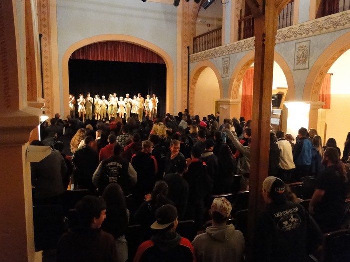 Espetáculo “Quando se calam os anjos” reuniu grande público em Rio Negro