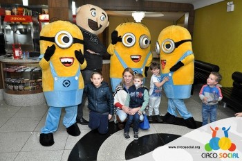 Minions e Gru no Cineplus Emacite no filme Meu Malvado Favorito 3 (99)
