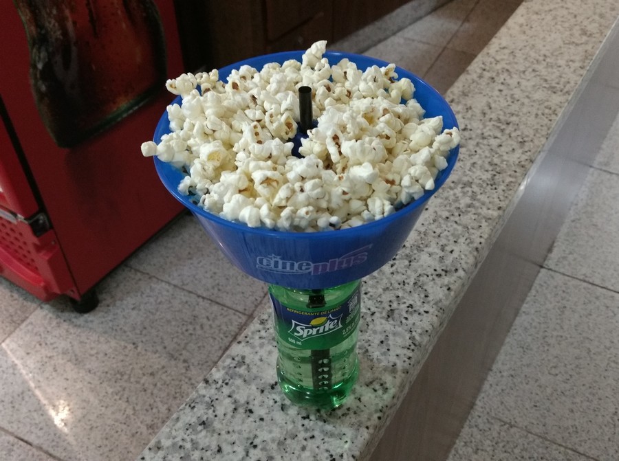 Grub Novidade para segurar bebida e pipoca com uma só mão durante o filme