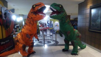 Dinossauros do Circo Social invadiram o Cineplus Emacite neste sábado (1)