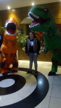 Dinossauros do Circo Social invadiram o Cineplus Emacite neste sábado (2)