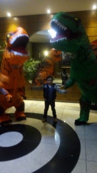 Dinossauros do Circo Social invadiram o Cineplus Emacite neste sábado (7)