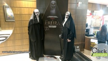 Cineplus Emacite recebeu a visita de dois Valak´s (A Freira) Foto Click Riomafra (16)