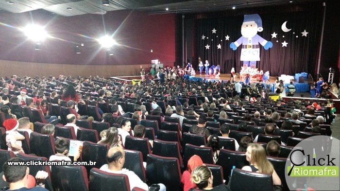 Escola Anjo da Guarda realiza Cantata Natalina no Cineplus Emacite (1)