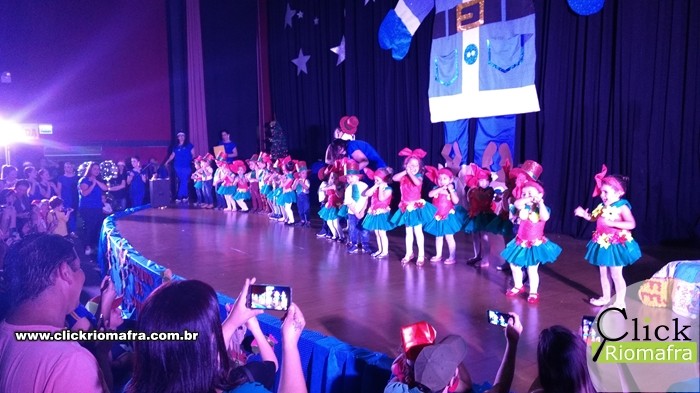 Escola Anjo da Guarda realiza Cantata Natalina no Cineplus Emacite (2)