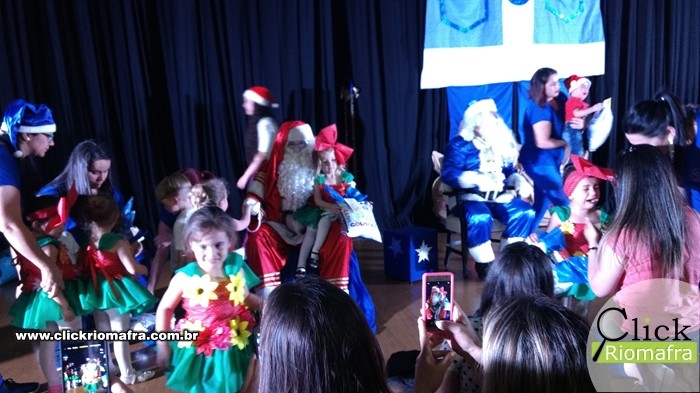 Escola Anjo da Guarda realiza Cantata Natalina no Cineplus Emacite (3)