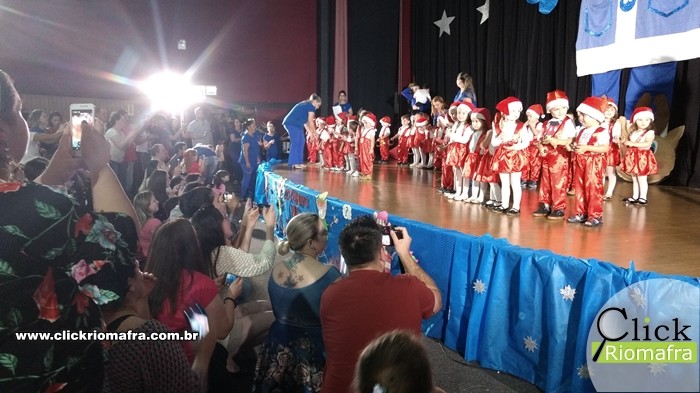 Escola Anjo da Guarda realiza Cantata Natalina no Cineplus Emacite (4)