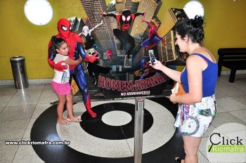 Homem-Aranha visita o Cineplus Emacite; público pode tirar fotos a vontade (1)