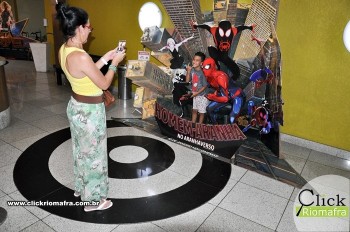 Homem-Aranha visita o Cineplus Emacite; público pode tirar fotos a vontade (10)