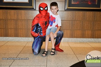 Homem-Aranha visita o Cineplus Emacite; público pode tirar fotos a vontade (14)