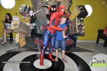 Homem-Aranha visita o Cineplus Emacite; público pode tirar fotos a vontade (20)