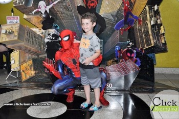 Homem-Aranha visita o Cineplus Emacite; público pode tirar fotos a vontade (21)