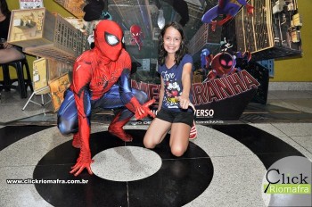 Homem-Aranha visita o Cineplus Emacite; público pode tirar fotos a vontade (27)