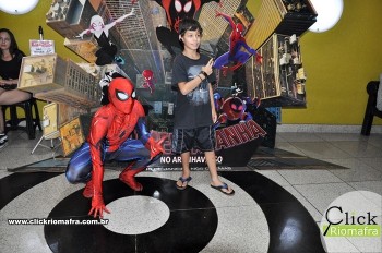 Homem-Aranha visita o Cineplus Emacite; público pode tirar fotos a vontade (28)