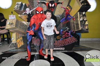 Homem-Aranha visita o Cineplus Emacite; público pode tirar fotos a vontade (29)