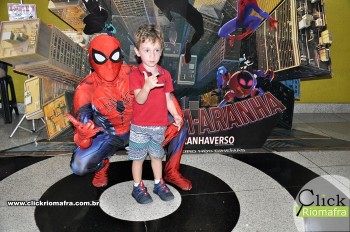 Homem-Aranha visita o Cineplus Emacite; público pode tirar fotos a vontade (31)