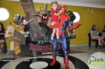 Homem-Aranha visita o Cineplus Emacite; público pode tirar fotos a vontade (33)