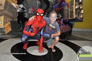 Homem-Aranha visita o Cineplus Emacite; público pode tirar fotos a vontade (34)