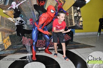 Homem-Aranha visita o Cineplus Emacite; público pode tirar fotos a vontade (38)