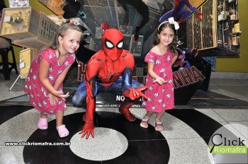Homem-Aranha visita o Cineplus Emacite; público pode tirar fotos a vontade (39)