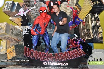 Homem-Aranha visita o Cineplus Emacite; público pode tirar fotos a vontade (4)