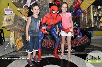 Homem-Aranha visita o Cineplus Emacite; público pode tirar fotos a vontade (41)