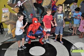 Homem-Aranha visita o Cineplus Emacite; público pode tirar fotos a vontade (43)