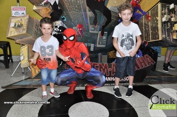 Homem-Aranha visita o Cineplus Emacite; público pode tirar fotos a vontade (44)