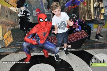 Homem-Aranha visita o Cineplus Emacite; público pode tirar fotos a vontade (45)