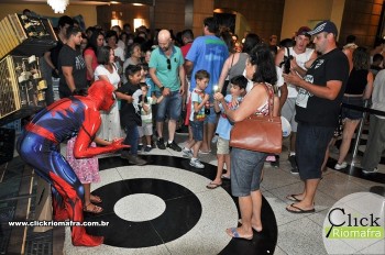 Homem-Aranha visita o Cineplus Emacite; público pode tirar fotos a vontade (46)