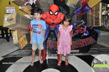 Homem-Aranha visita o Cineplus Emacite; público pode tirar fotos a vontade (47)
