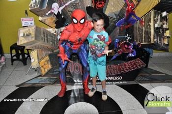 Homem-Aranha visita o Cineplus Emacite; público pode tirar fotos a vontade (49)