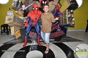 Homem-Aranha visita o Cineplus Emacite; público pode tirar fotos a vontade (50)