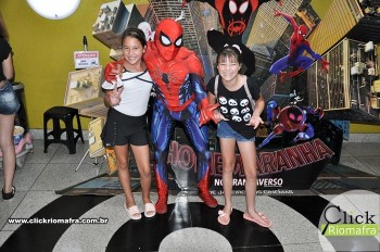 Homem-Aranha visita o Cineplus Emacite; público pode tirar fotos a vontade (51)
