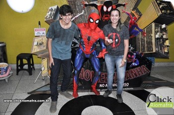 Homem-Aranha visita o Cineplus Emacite; público pode tirar fotos a vontade (52)